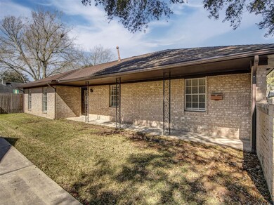 2004 Meadow Ln, Richmond, TX 77469 - photo 4