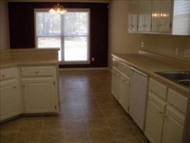 147 Tree Crest Rd, Dothan, AL 36301 - photo 2