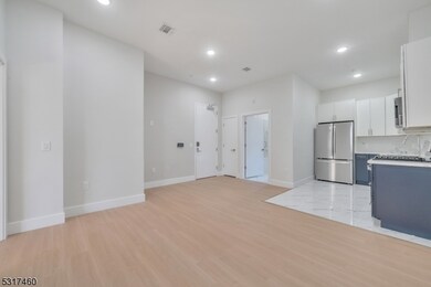22 Bloomfield Ave unit 215, Paterson, NJ 07503 - photo 4