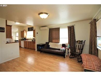 715 Railroad Ave, Myrtle Point, OR 97458 - photo 6