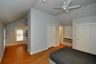 401 1 2 Aurora St, Houston, TX 77008 - photo 2