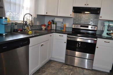 3386 Eakin Rd, Columbus, OH 43204 - photo 5