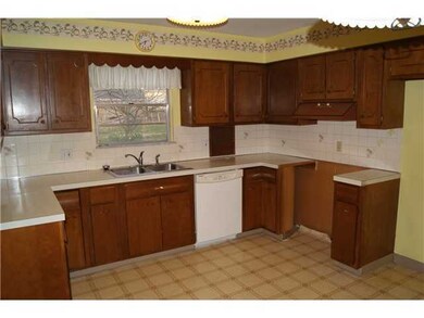 1036 Barberry Ln, Columbus, OH 43213 - photo 5