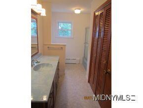 Spacious 13x7 Bath