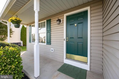 1459 Meadowview Dr, Pottstown, PA 19464 - photo 3