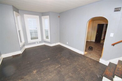 1518 Pershing Ave, Davenport, IA 52803 - photo 3