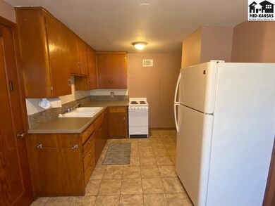 1402 E Euclid St, Mc Pherson, KS 67460 - photo 6