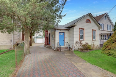 69 Hewlett St, Hempstead, NY 11550 - photo 2