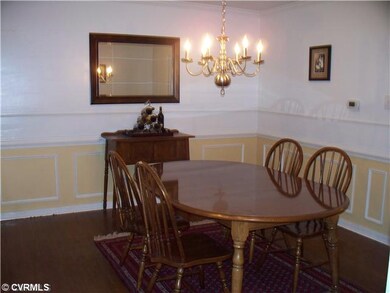 Dining Room - The dining room has picture frame mo