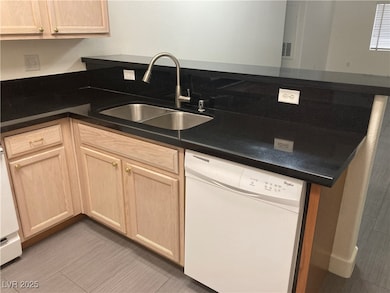2001 Quartz Cliff St unit 103, Las Vegas, NV 89117 - photo 5