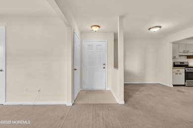 706 Zlotkin Cir unit 2, Freehold, NJ 07728 - photo 4