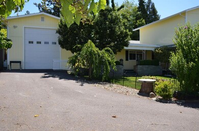 370 Grandview Ln, Grants Pass, OR 97527 - photo 3