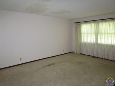 3322 SW Eveningside Dr, Topeka, KS 66614 - photo 3