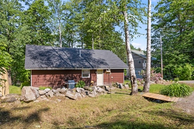4 E Shore Rd_101