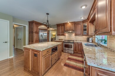 1109 Johnson Dr, Naperville, IL 60540 - photo 6