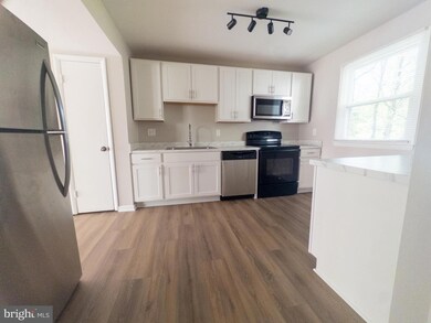 828 Calvert Towne Dr, Prince Frederick, MD 20678 - photo 6