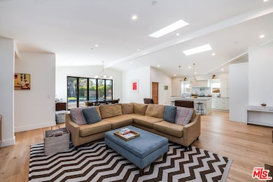 13542 Valleyheart Dr N, Sherman Oaks, CA 91423 - photo 7