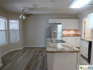 423 Buttercup Ln unit 423, New Braunfels, TX 78130 - photo 6