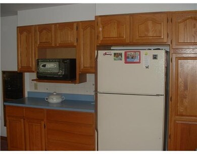 19 Glenwood Cir, Wakefield, RI 02879 - photo 5