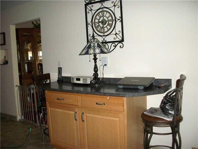 Kitchen. Breakfast Bar