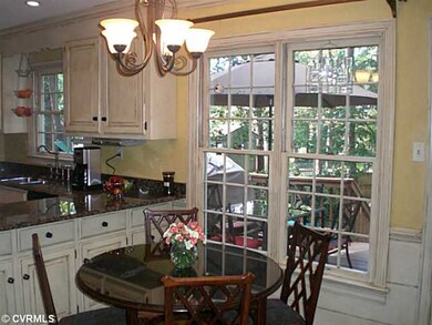 Kitchen - Eat-in