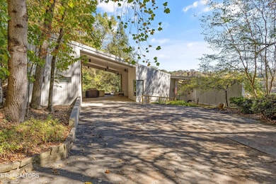 8832 Cove Point Ln, Knoxville, TN 37922 - photo 4