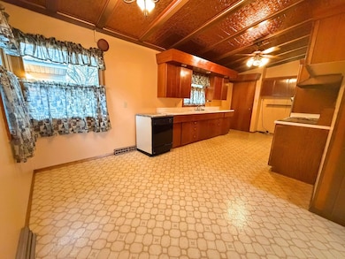 1704 11th St, Emmetsburg, IA 50536 - photo 6