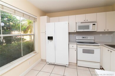 13997 N Forest Oak Cir, Davie, FL 33325 - photo 6