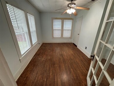 909 W Wardville St, Cleburne, TX 76033 - photo 7