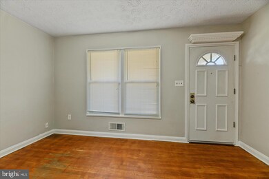 636 Brisbane Rd, Baltimore, MD 21229 - photo 5
