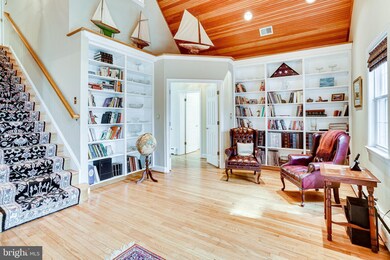 7905 Deepwell Dr, Bethesda, MD 20817 - photo 4