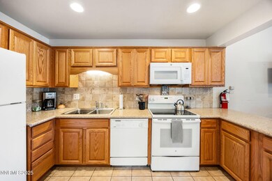 9-web-or-mls-223 Ski Way B-10