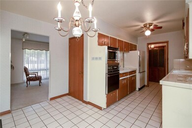 7211 Forest Ct, Windsor Heights, IA 50324 - photo 4