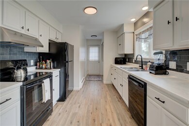 5 Hamlet Ct, Bristol, RI 02809 - photo 5