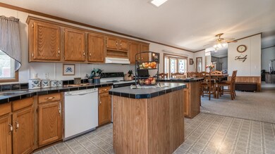 219 E Coyote St, Mandan, ND 58554 - photo 4
