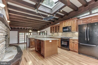 8907 Vernon View Dr, Alexandria, VA 22308 - photo 2