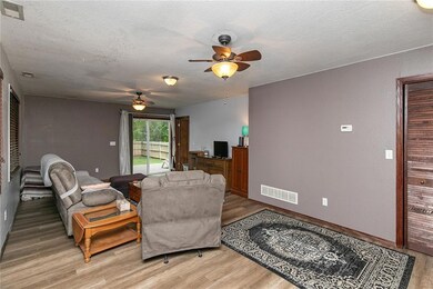 4008 56th St, Des Moines, IA 50310 - photo 6