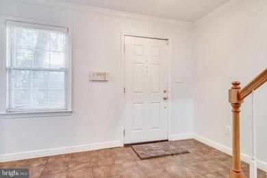 2414 Garnett Dr, Alexandria, VA 22311 - photo 3