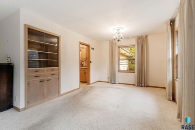 2605 W 28th St, Sioux Falls, SD 57105 - photo 5