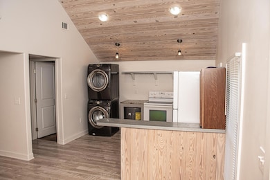 452 N Spring St, Crestview, FL 32536 - photo 5