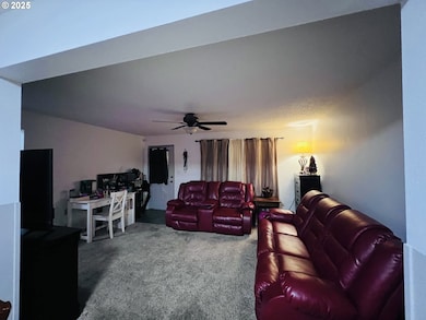 624 N Settlemier Ave, Woodburn, OR 97071 - photo 5