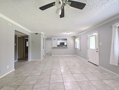 5636 Birchmont Dr unit 21, Houston, TX 77091 - photo 3