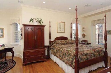 366 Tappan St unit 3, Brookline, MA 02445 - photo 4