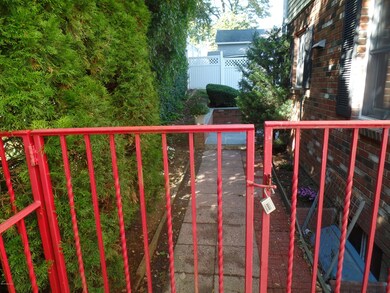 38 Weaver St unit B, Greenwich, CT 06831 - photo 2