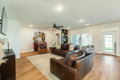 2 Greystone Ct, Angleton, TX 77515 - photo 2