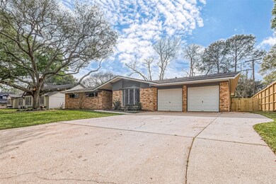 107 N Jane St, Alvin, TX 77511 - photo 3