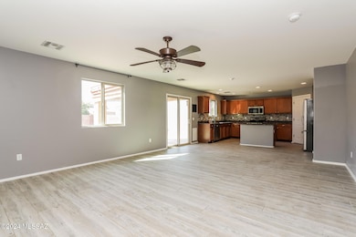004-photo-living-room-14050956