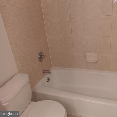 3232 11, 2-2-A Hewitt Ave unit 2-2-A, Silver Spring, MD 20906 - photo 5