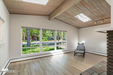 06-Living Room_MAX9266