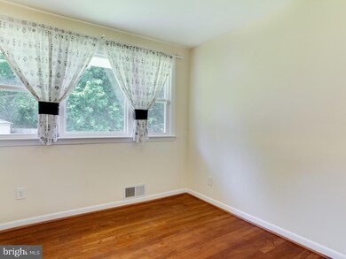 8308 Longfellow St, New Carrollton, MD 20784 - photo 6